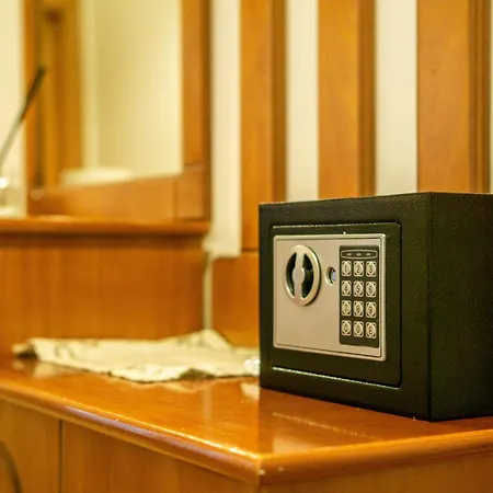 Bllok Bright Private Bedrooms With Private Bathroom On Shared 3* Τίρανα