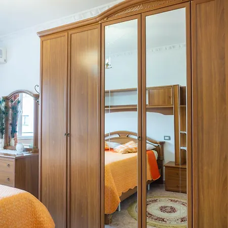 Bllok Bright Private Bedrooms With Private Bathroom On Shared 3* Τίρανα