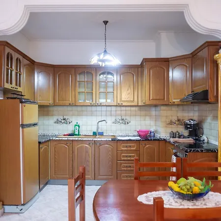 Bllok Bright Private Bedrooms With Private Bathroom On Shared Τίρανα