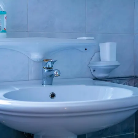 Bllok Bright Private Bedrooms With Private Bathroom On Shared