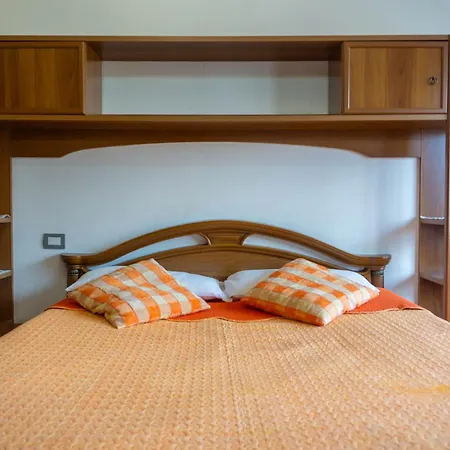 Guest house Bllok Bright Private Bedrooms With Private Bathroom On Shared Tirana