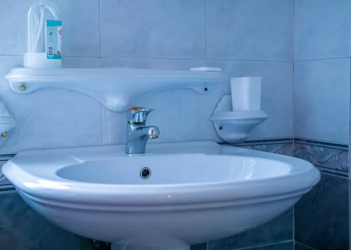 Bllok Bright Private Bedrooms With Private Bathroom On Shared