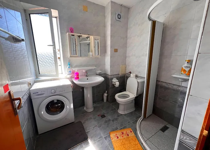 Pensión Bllok Bright Private Bedrooms With Private Bathroom On Shared 3*